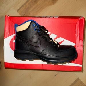 Nike Men's Black and Blue Boots